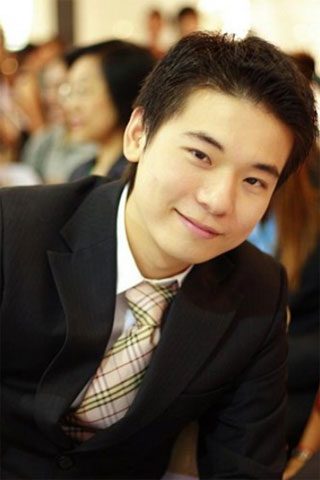 ต๊อบ อิทธิพัทธ์ กุลพงษ์วณิชย์  วัยรุ่นพันล้าน