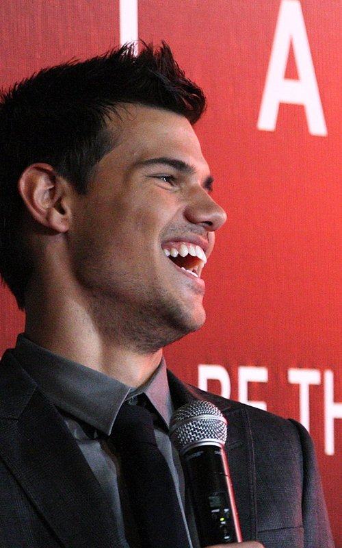 ไป ดู หนัง ของ Taylor Lautner  รึ ยัง