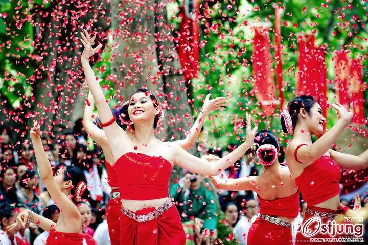 งานพิธีไหว้ครู &ldquo; นบไหว้สา ครูบาอาจารย์ศิลป์ &rdquo; คณะวิจิตรศิลป์ มช. 2554