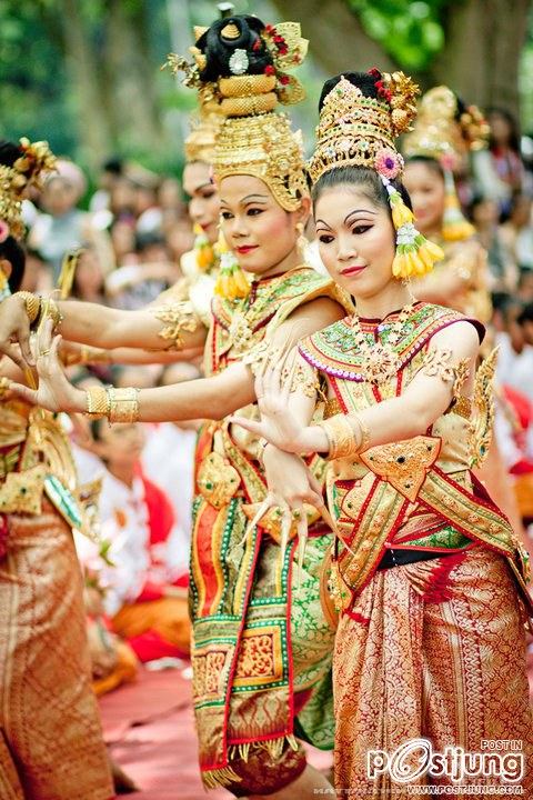 งานพิธีไหว้ครู &ldquo; นบไหว้สา ครูบาอาจารย์ศิลป์ &rdquo; คณะวิจิตรศิลป์ มช. 2554