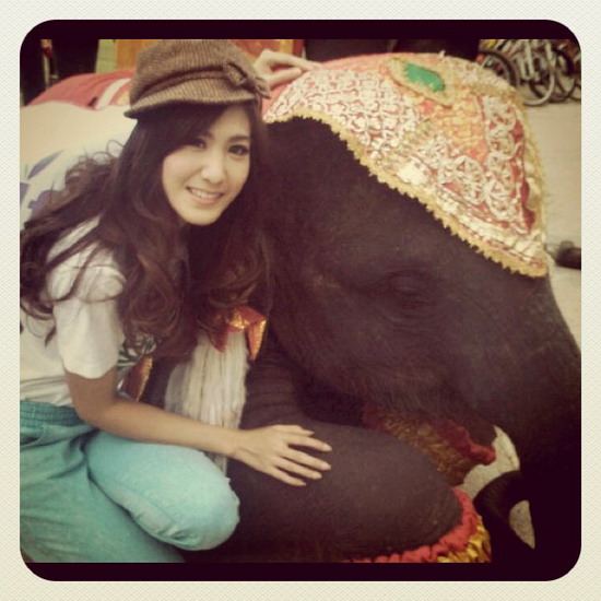 "ฝ้าย ณิชานันท์"...ชอบเธอค่ะ เล่นดีก็ได้ เล่นร้ายก็เริ่ด ^^