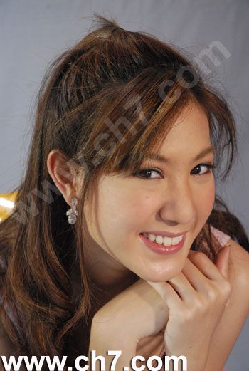 "ฝ้าย ณิชานันท์"...ชอบเธอค่ะ เล่นดีก็ได้ เล่นร้ายก็เริ่ด ^^