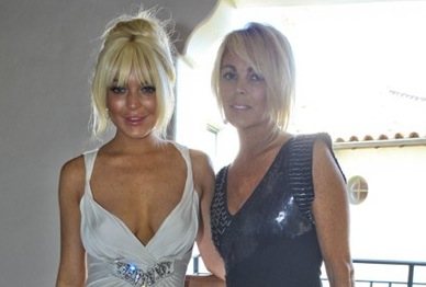 ใครเป็นแม่…ใครเป็นลูกโธ่ๆไม่น่าเลย Lindsay Lohan!!