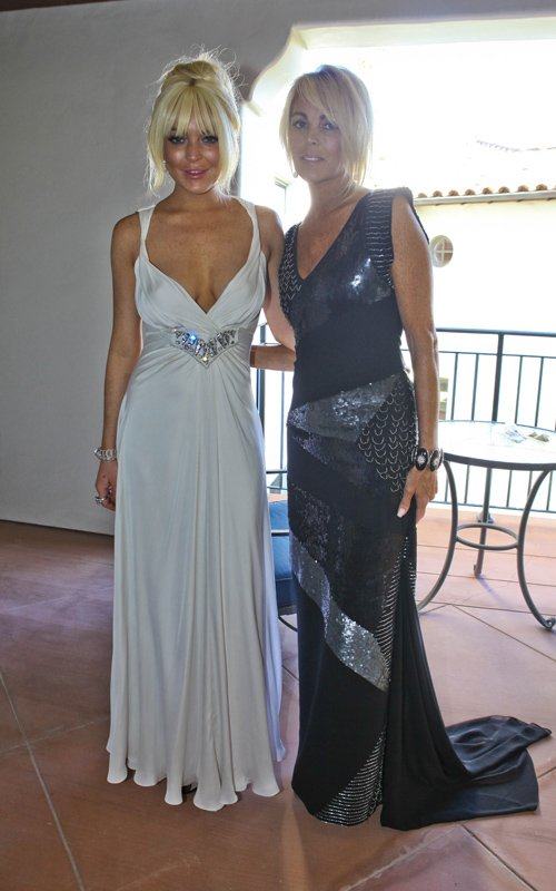 ใครเป็นแม่…ใครเป็นลูกโธ่ๆไม่น่าเลย Lindsay Lohan!!