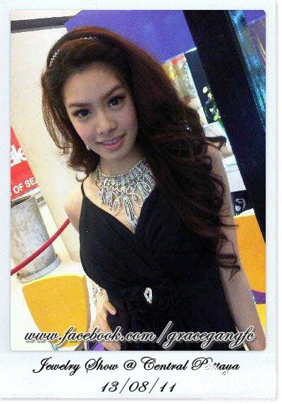 เกรซ กาญจน์เกล้า ด้วยเศียรเกล้า
