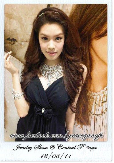 เกรซ กาญจน์เกล้า ด้วยเศียรเกล้า