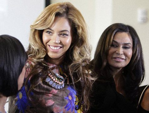 Beyonce แวะมาเยี่ยมเด็กมหาลัยทีื University Of Houston!