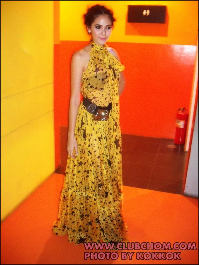 ชมพู่ อารยา รับรางวัลจากแพรวในสาขา Most Influential women of the year 2011