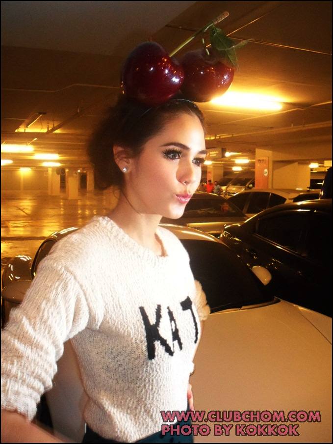 ชมพู่ อารยา รับรางวัลจากแพรวในสาขา Most Influential women of the year 2011