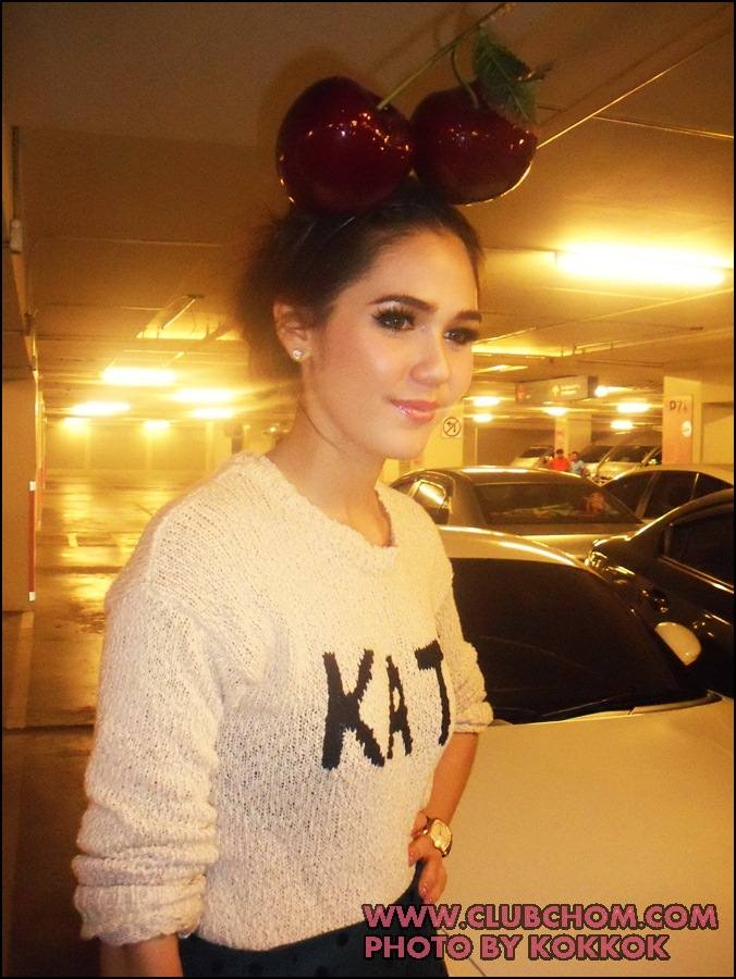 ชมพู่ อารยา รับรางวัลจากแพรวในสาขา Most Influential women of the year 2011