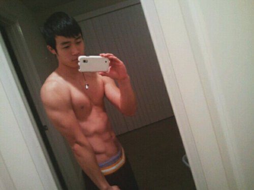 ตี๋๋๋๋๋น้อยตี๋ใหญ่อวดหุ่นเบาๆ