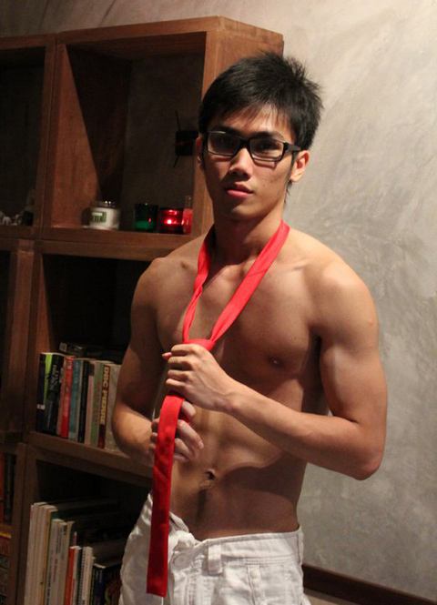 ตี๋๋๋๋๋น้อยตี๋ใหญ่อวดหุ่นเบาๆ