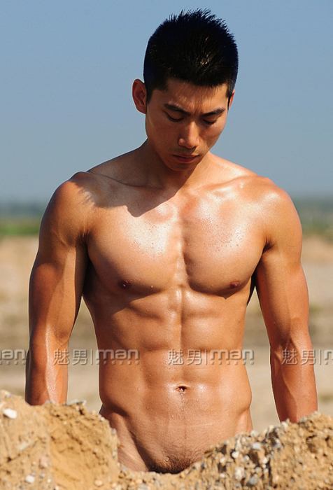 ตี๋๋๋๋๋น้อยตี๋ใหญ่อวดหุ่นเบาๆ