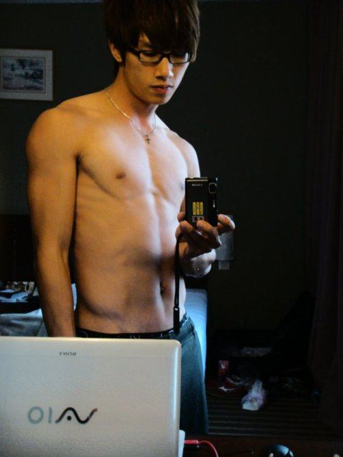 ตี๋๋๋๋๋น้อยตี๋ใหญ่อวดหุ่นเบาๆ
