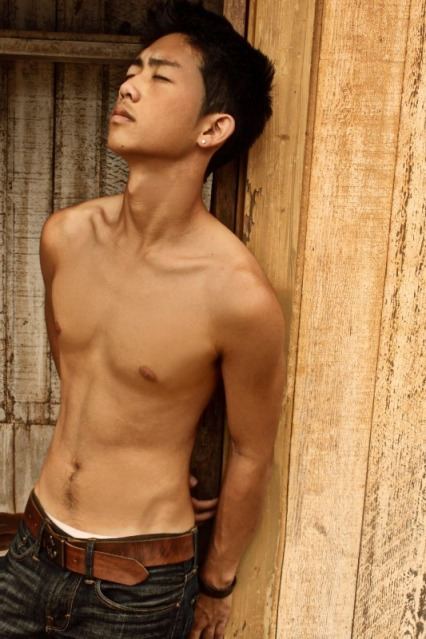 ตี๋๋๋๋๋น้อยตี๋ใหญ่อวดหุ่นเบาๆ