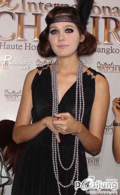 สวยงามไปกับ"ชมพู่ อารยา"ในตำเเหน่ง"ผู้ทรงอิทธิพลหญิงเเห่งปี"!!