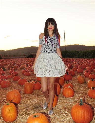 ภาพ Selena Gomez ถ่าย MV Hit The Lights!