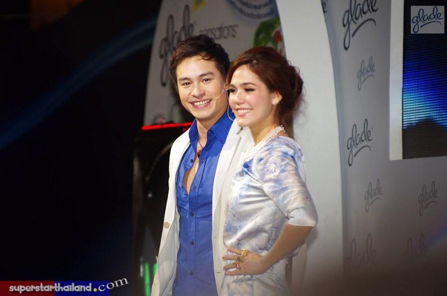 ปีเตอร์ และ ชมพู่ อารยา ในงานเกลด อินโนเวชั่น ออฟ เซ้นส์