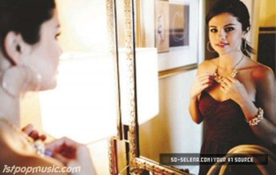 Selena Gomez แอ๊บแบ๊วใสๆบนปกนิตยสาร Swak (November 2011)