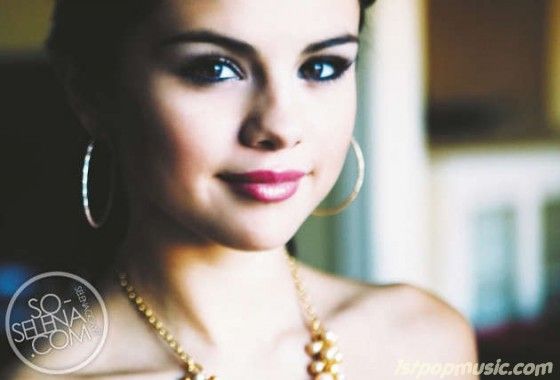 Selena Gomez แอ๊บแบ๊วใสๆบนปกนิตยสาร Swak (November 2011)