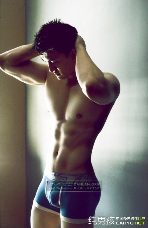 ตี๋๋๋๋๋๋ขาวตี๋หล่อ