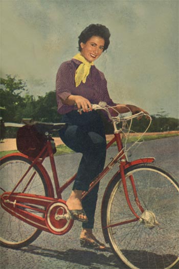 สายสะพาย Thailand คนแรก