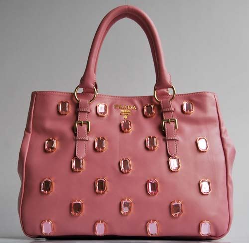 หวานจะพาไป Shop สไตล์ไฮโซ ร้าน Prada ค่ะ