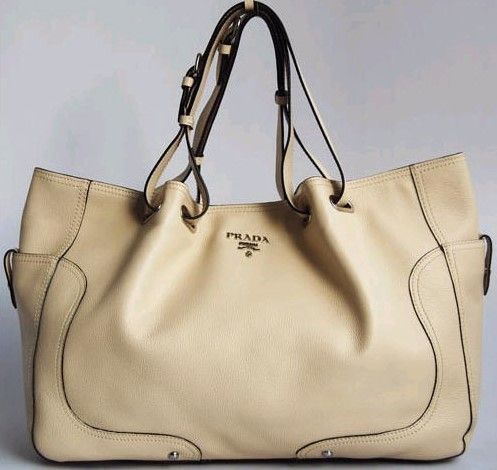 หวานจะพาไป Shop สไตล์ไฮโซ ร้าน Prada ค่ะ