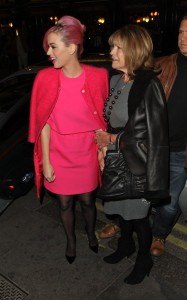 Katy Perry ไปดูละครที่ London