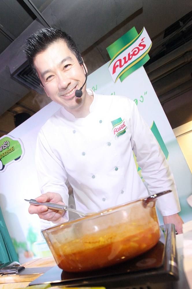 เชฟพลโชว์ทำกับข้าว