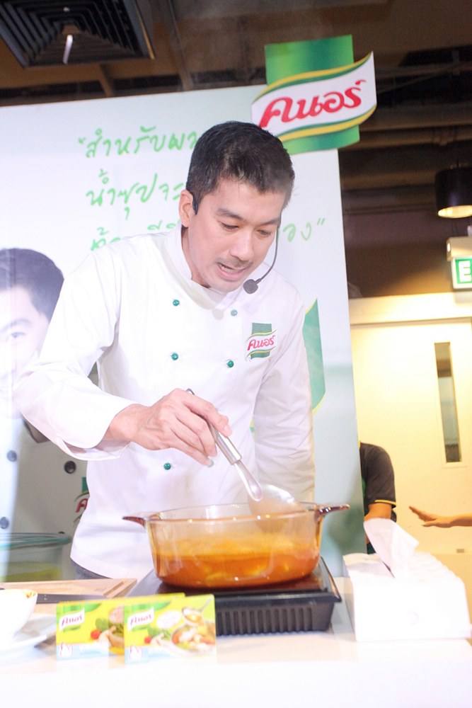 เชฟพลโชว์ทำกับข้าว