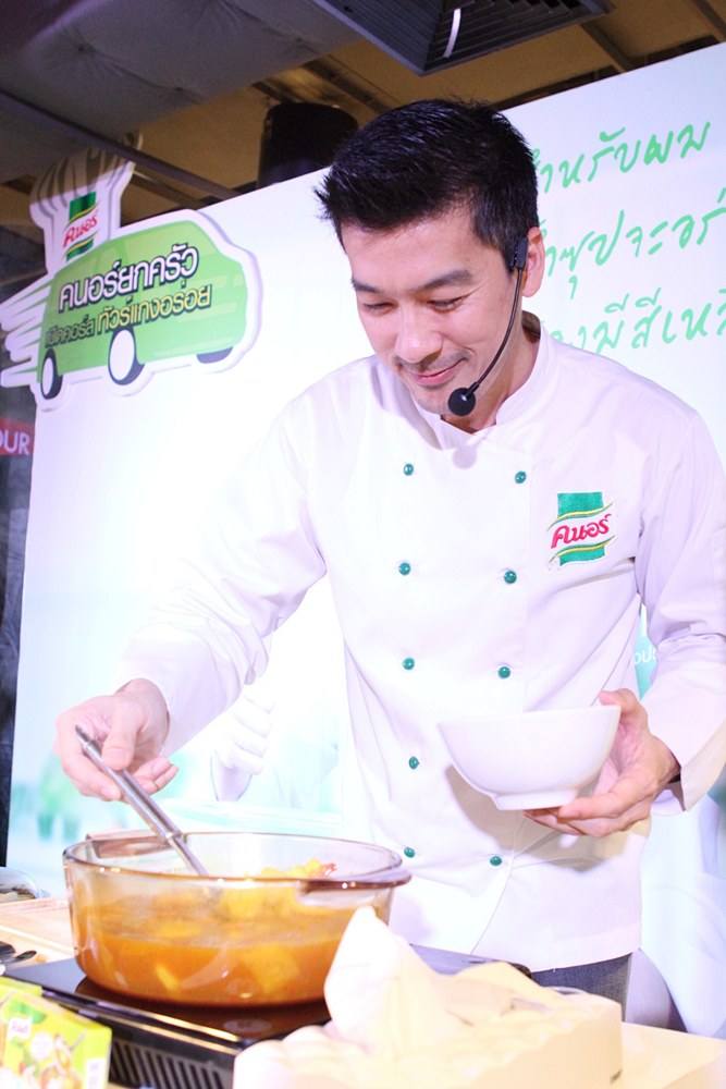 เชฟพลโชว์ทำกับข้าว