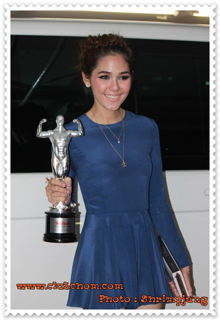 ชมพู่ อารยา มาในชุดเรียบๆแต่หรู