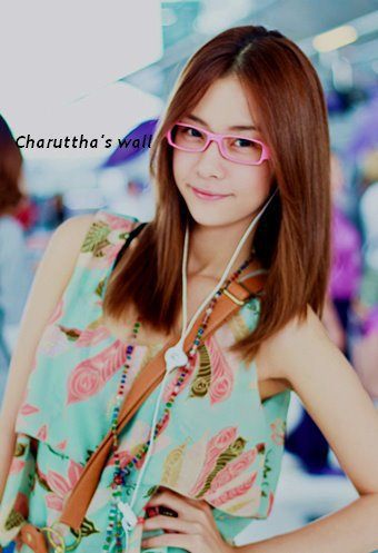 สาวๆใส่แว่นเป็นเด็กเนิร์สค่าา