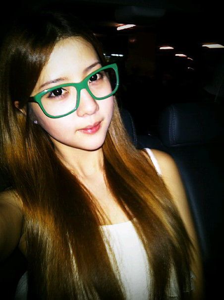 สาวๆใส่แว่นเป็นเด็กเนิร์สค่าา
