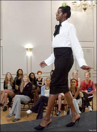 Miss J. Alexander  รันเวย์ ดีว่า เลิศเลอ ไม่มีใครเทียบ