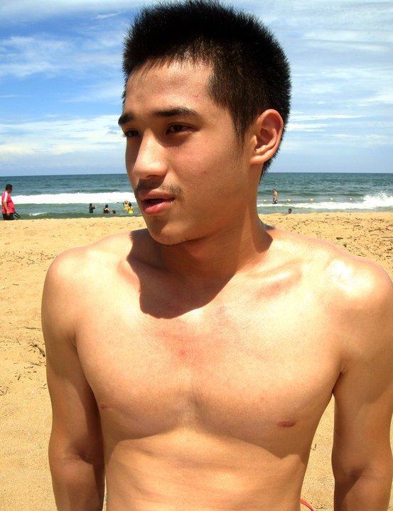 หนุ่มตี๋ สะกิดติ่ง
