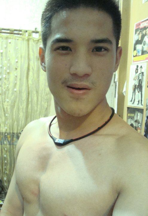 หนุ่มตี๋ สะกิดติ่ง