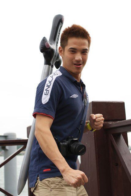 หนุ่มตี๋ สะกิดติ่ง