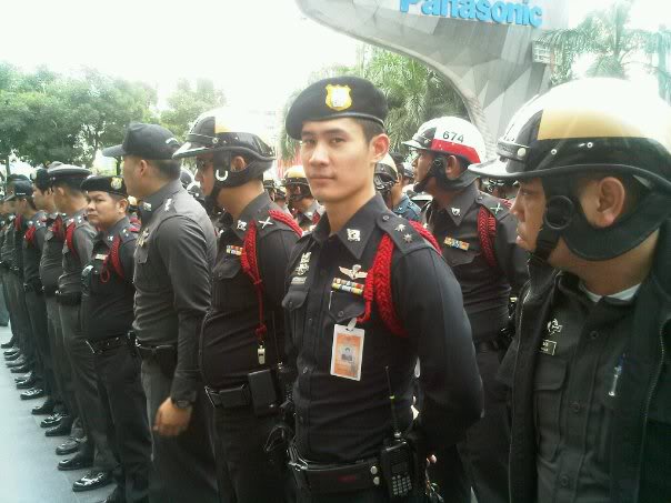 ปลื้ม พี่ตำรวจ คนนี้น่ารักมากๆค่ะ