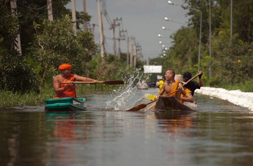 ประมวลภาพ น้ำท่วมกรุงเทพ จากสือเมืองนอก