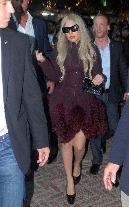 Lady Gaga 28.October.2011 Shopping in New Dehli