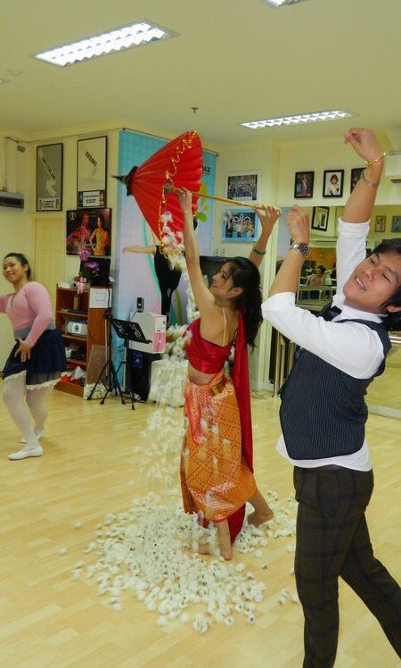 โรงเรียนสอนนางงาม By สถาบันฯ Center Stage.