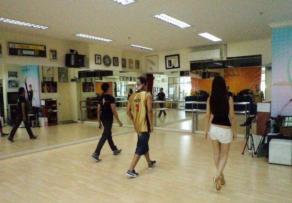 โรงเรียนสอนนางงาม By สถาบันฯ Center Stage.