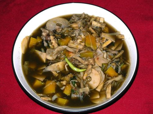 ทานส้มตำและอาหารอีสานกันค่ะ
