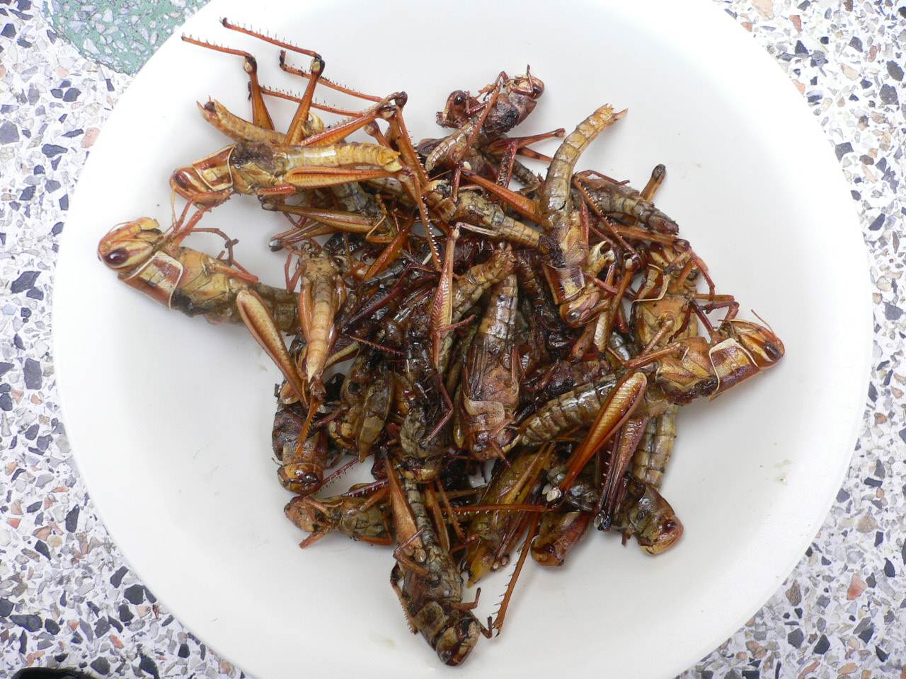 ทานส้มตำและอาหารอีสานกันค่ะ