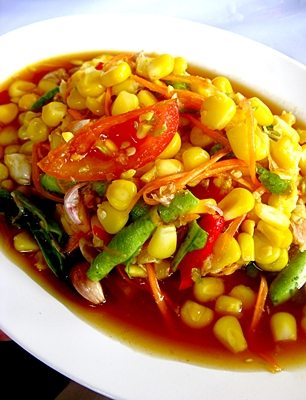 ทานส้มตำและอาหารอีสานกันค่ะ