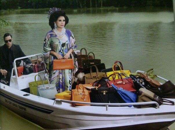 เดี๋ยวนี้เค้าฮิต โฆษณา กระเป๋า บนเรือ กันจัง อิอิ