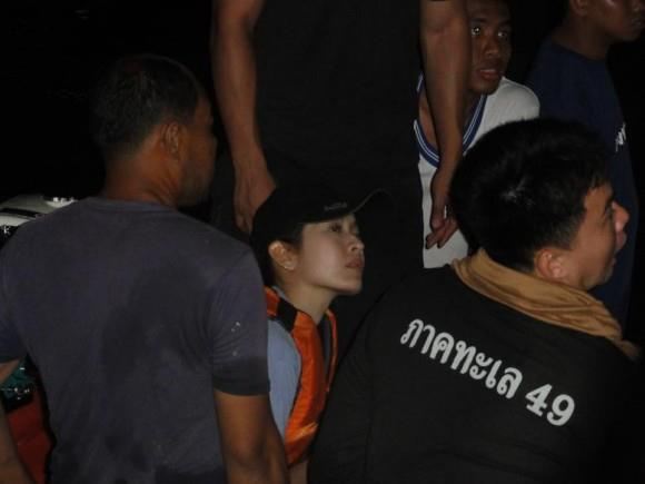 นางฟ้าบนดิน แอ๊ฟ ช่วยเหลือผู้ประสบภัยน้ำท่วม