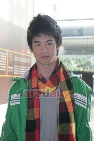 แอลลี่ ชอบ พี่เป๋า มากๆค่ะ น่ารัก ง่ะ